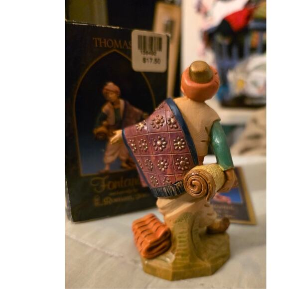 Fontanini Roman THOMAS Rug Merchant 5" Nativity Box & Card - Picture 4 of 6